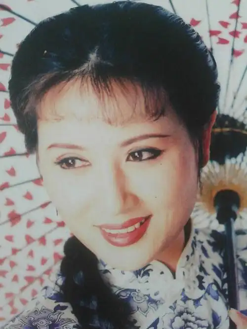 回顾越剧名家单仰萍:曾被剧团劝退,丈夫被判刑后她现状如何?