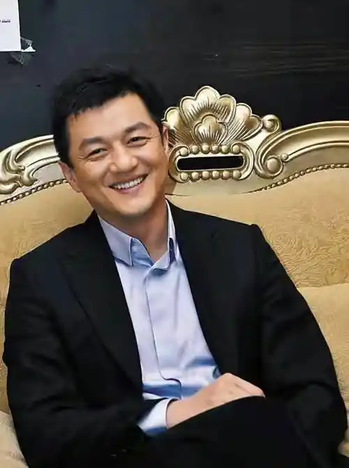 李亚鹏被执行4.52亿,不满妻子直播人气比他高,二胎孩子还有缺陷