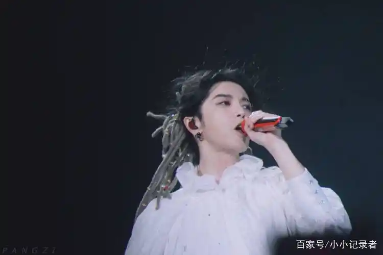 华晨宇2021火星演唱会这是美神降临人间吧