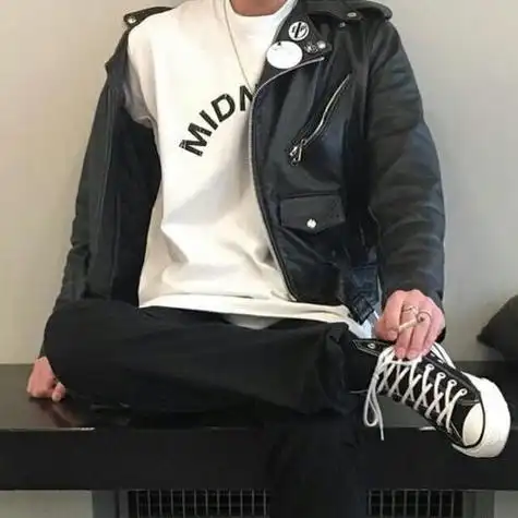 头像男生半身简单