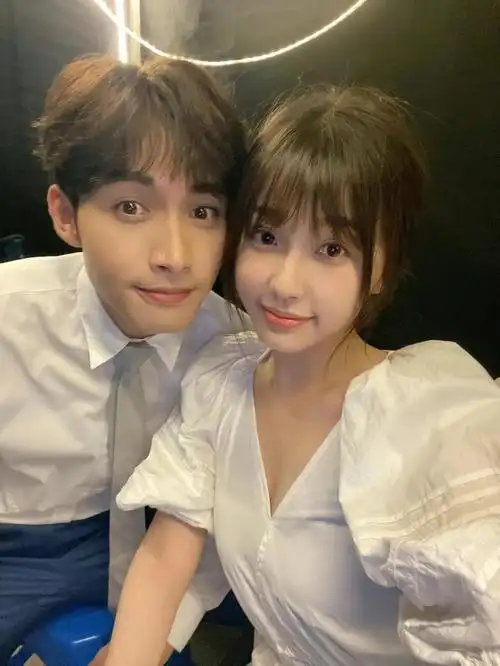 订婚宴小情侣自拍05