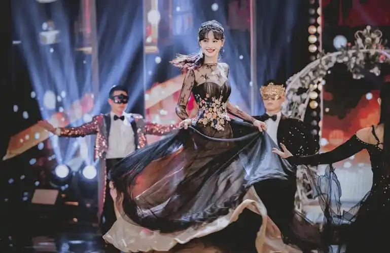 郑爽穿晚礼服跳舞,公主范十足,网友:仙女下凡了