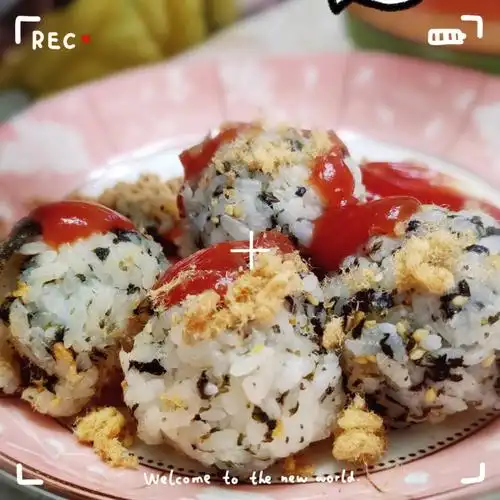 超级简单快捷的肉松海苔饭团