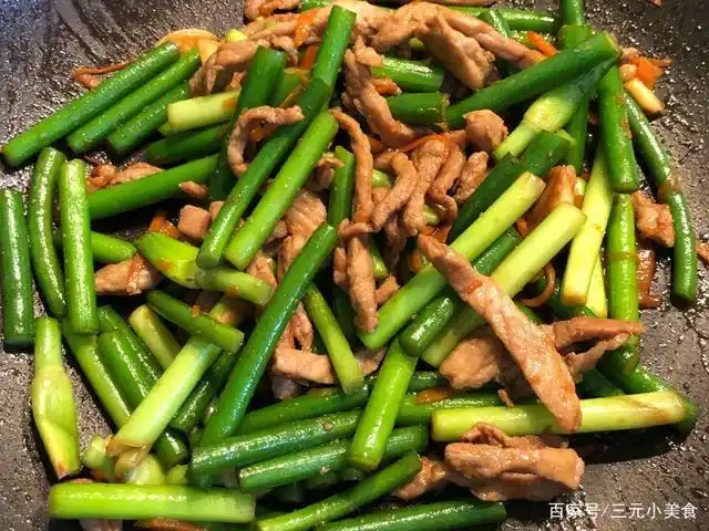 北方家常菜:蒜苔炒猪肉丝