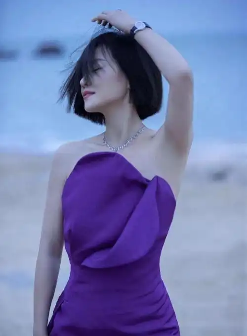 谭卓穿出女人味!紫色长裙展现完美身材,明媚又温柔__财经头条