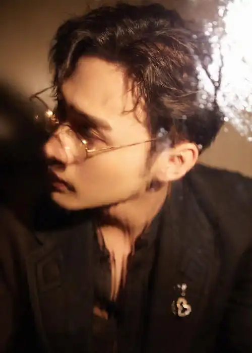 张彬彬金丝眼镜斯文禁欲系雅痞