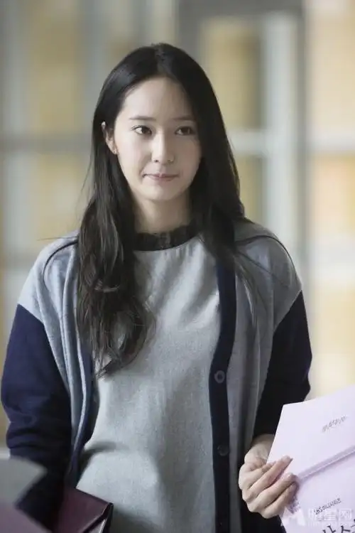 f(x)郑秀晶继承者们剧照 剧中饰演李宝娜