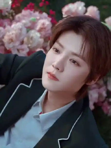 鹿晗超话#gucci品牌代言人鹿晗#呜呜呜,谈恋爱的季节来了,太青春了古