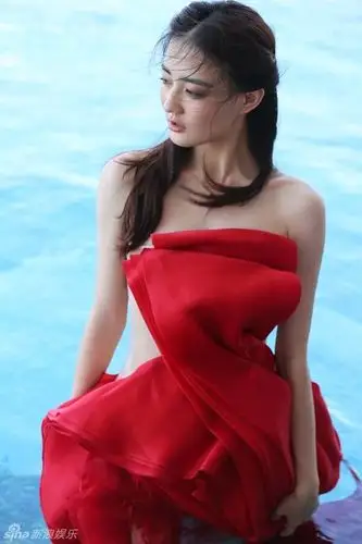 美女演员邱璐璠唯美校服森系私房照写真图片下载