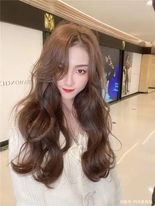 换发色=换脸?2021流行的这几款发色,简单的发型也以可驾驭