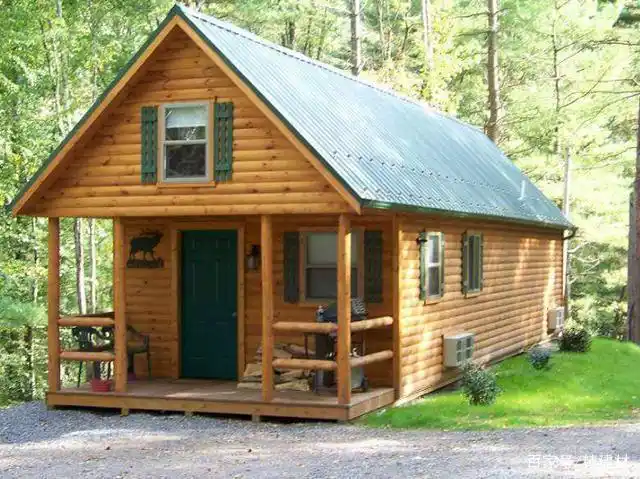 农村有地的别盖大别墅,用木桩造个小木屋,冬暖夏凉,住着太舒服