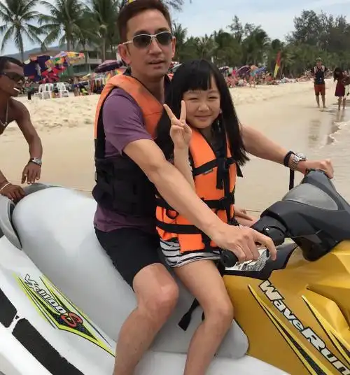 曾被母亲"千万卖"抚养权,如今才12岁星味十足|石洋子|吴启华|爱女