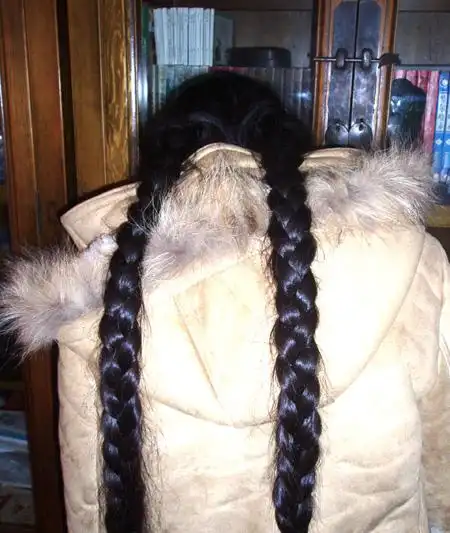 长度都一流的两条大辫子 - [中国长发网]