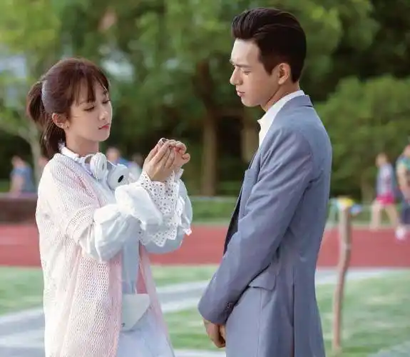 原创《亲爱的,热爱的》大结局,佟年韩商言举办婚礼,小米向亚亚求婚