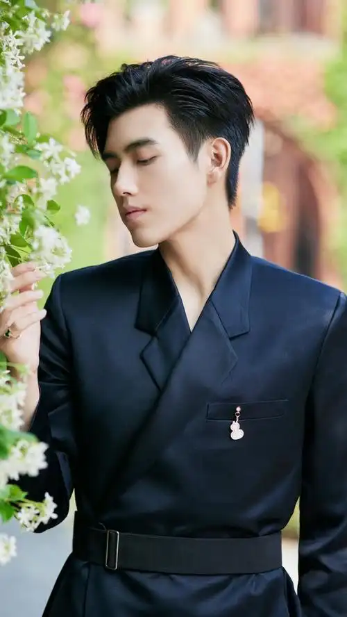 陈飞宇,2000年4月9日出生,华语影视男演员,就读于北京电影学院