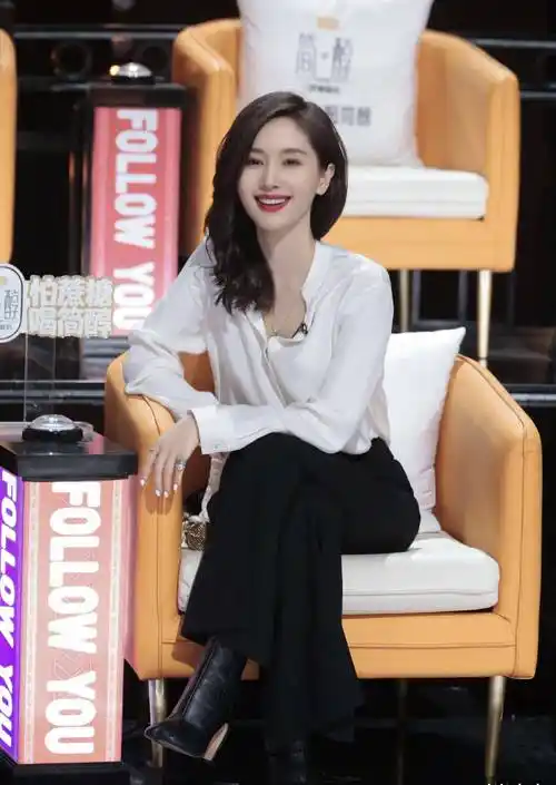 果然恋爱中的女人最美王子文法式衬衫配长裤春日慵懒风迷人