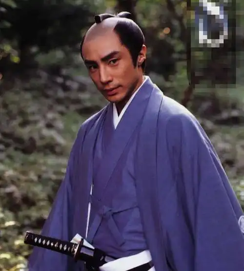 古代日本人为啥要留秃顶发型平民百姓还没资格只有武士才能留