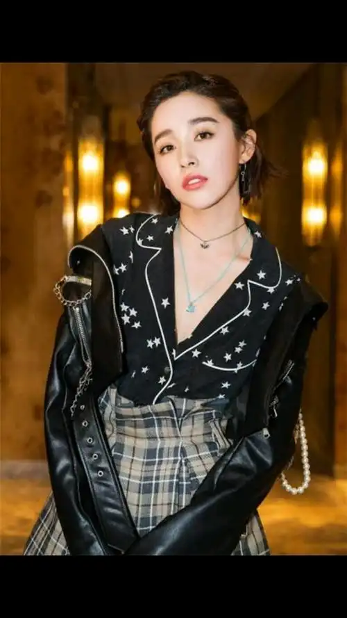 短发美女:阚清子