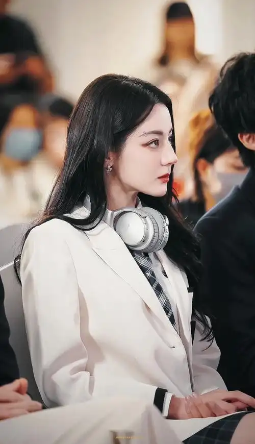 花少聚会没有迪丽热巴#迪丽热巴工作行程提前几个月就安排好的.