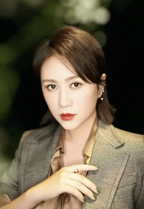 演员马丽:国家一级演员,被丈夫宠爱31年,戏红人不红也幸福