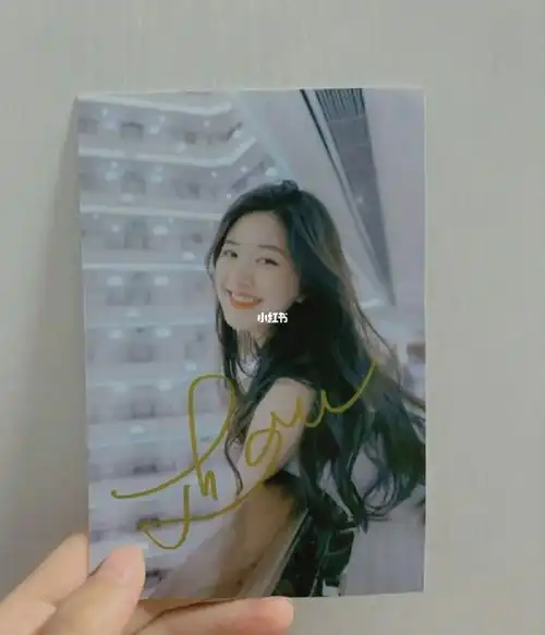 赵露思本人签名