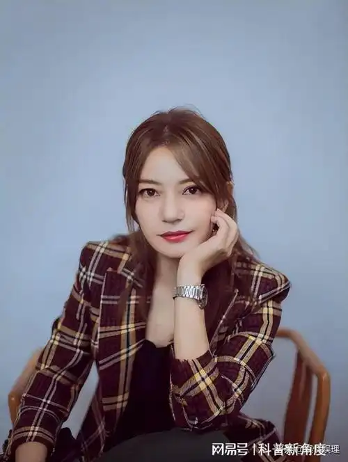 在事态平息之后,赵薇开始转型成为导演,并拍出了大热文艺片《致青春》