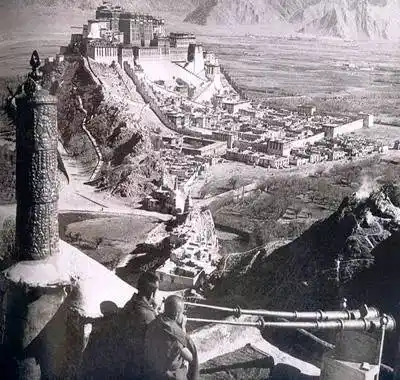 1900年的布达拉宫.