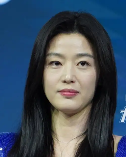 全智贤内娱生图曝光!脱离韩式滤镜,眼袋法令纹双下巴全出现_腾讯新闻