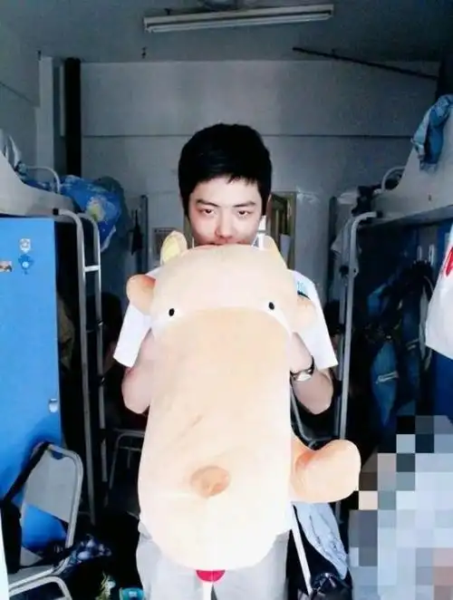 高中时期的肖战长什么样子呢?