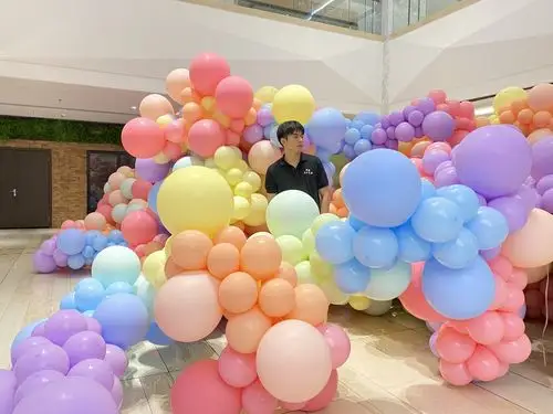 指尖气球商业气球美陈布置优城购物中气球案例