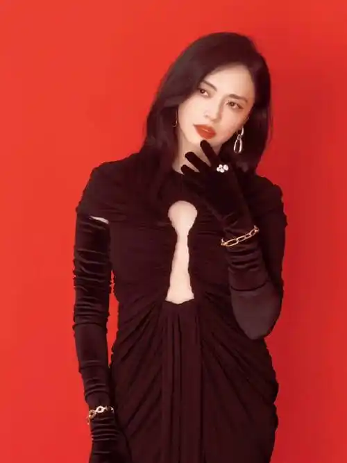 福建省福州市,祖籍福建泉州石狮,成长于福建南平,中国内地影视女演员