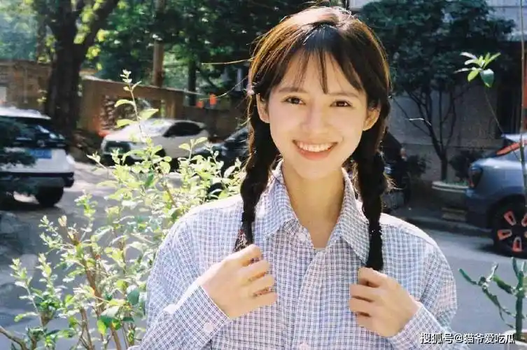 至于真名,鹤男就是她的真名非艺名,而有网传鹤男姓李,全名李鹤男.