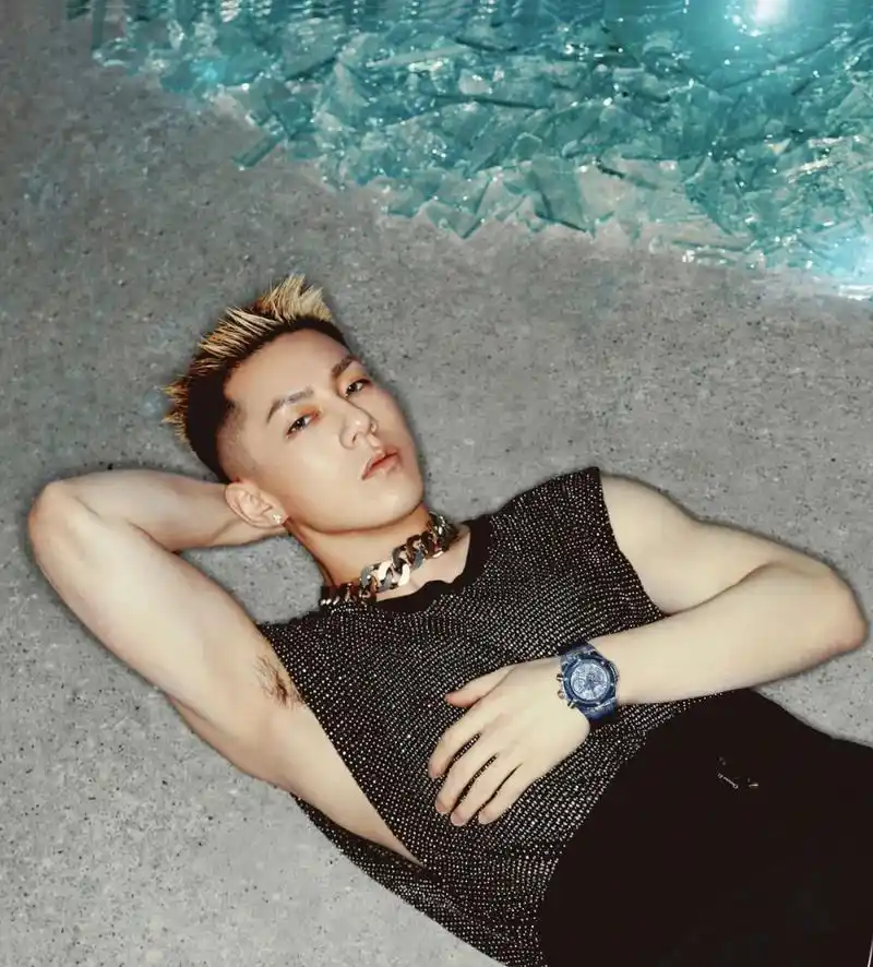 casper 卡斯柏,这位出生于中国上海市的多元艺术家,不仅是一位出色的