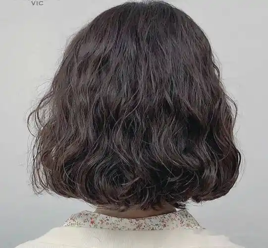 波波头这样烫,优雅大方又时尚_发型_卷发_短发