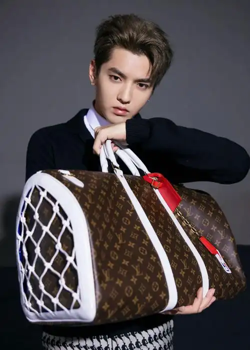 吴亦凡潮流运动风代言照图片