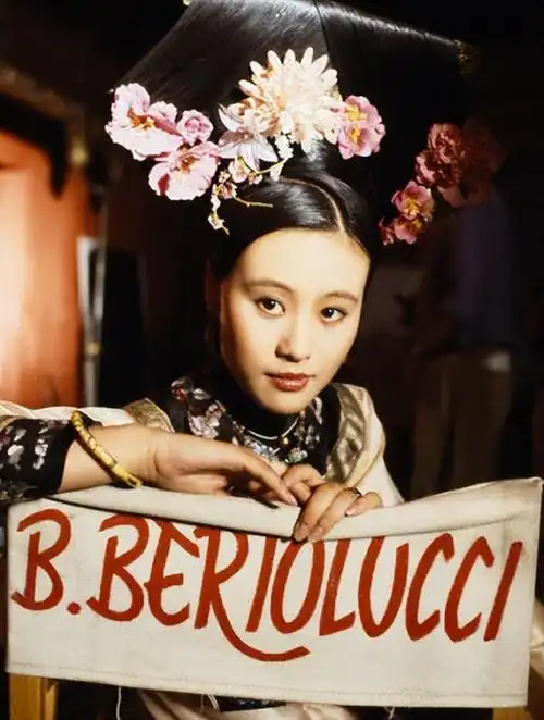 邬君梅《末代皇帝》剧照而影片中由封闭走向自由的"文绣",被提名了