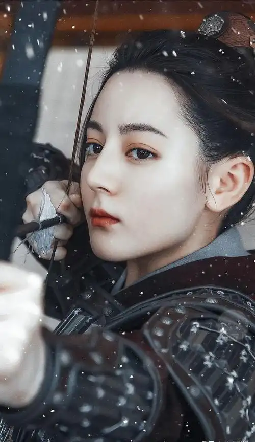 事实证明,31岁的"定毯神针"迪丽热巴,终于"上道"了