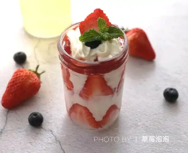 草莓奶酪杯