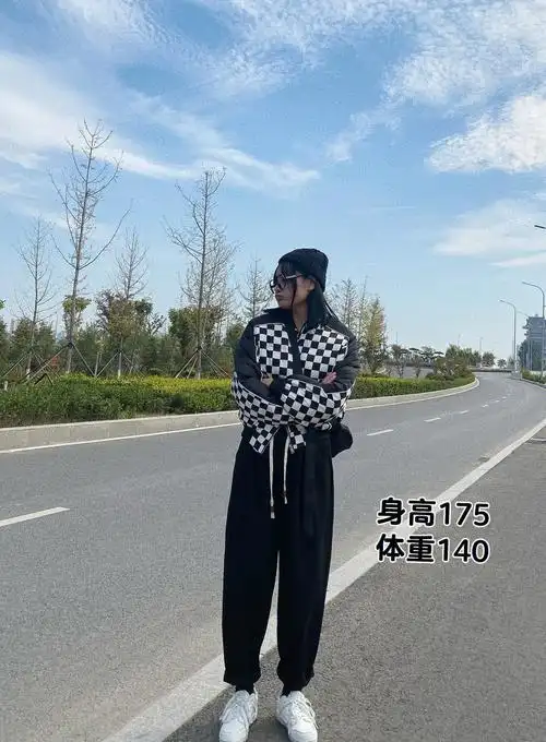 身高175体重140大骨架微胖女生