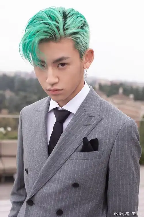 小鬼这个绿色发色还蛮好看的