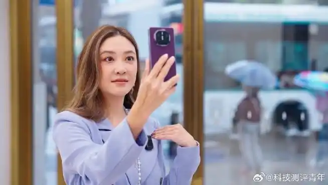 上海南京东路华为旗舰店华丽变身莫奈花园,店里偶遇应采儿甜蜜喊话