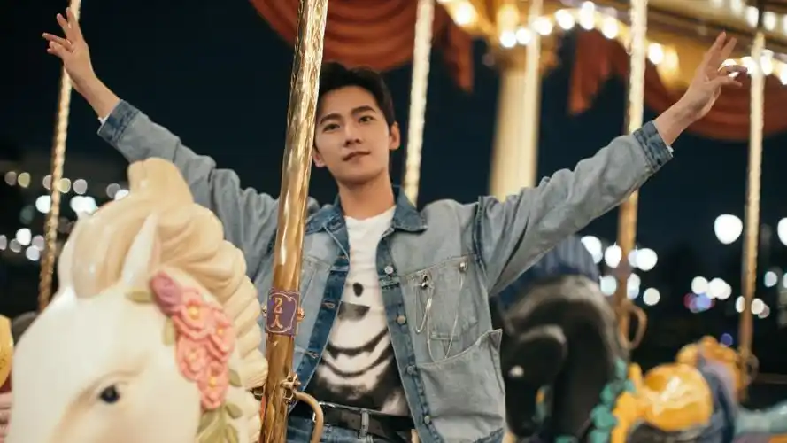 杨洋旋转木马4k高清壁纸3840x2160