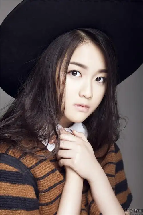 童星李百惠全新写真