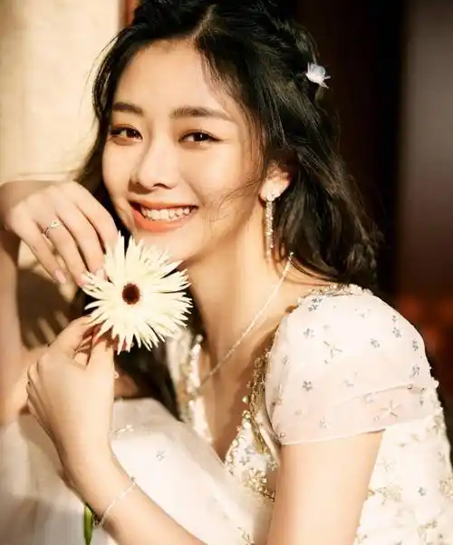 谭松韵在线批改作业,亲自检查粉丝写531遍"谭松韵是美女",太有梗了_剧