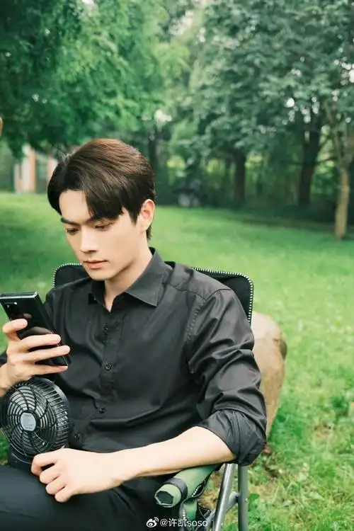 欣赏许凯的帅气中