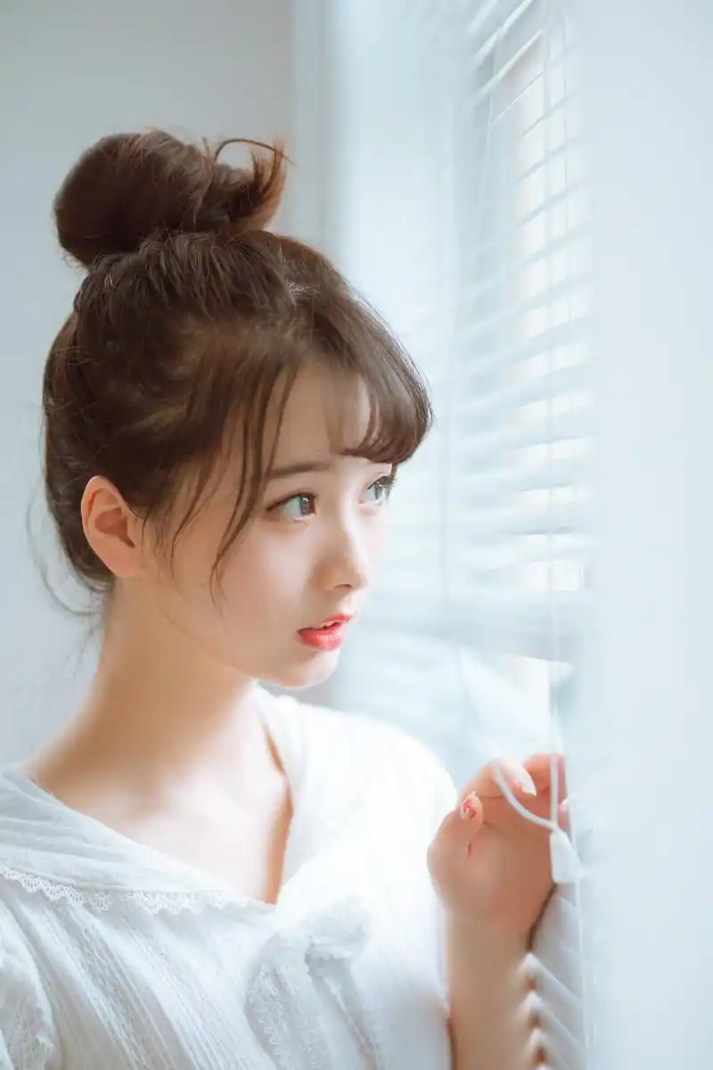 丸子头美少女甜美可爱写真图片