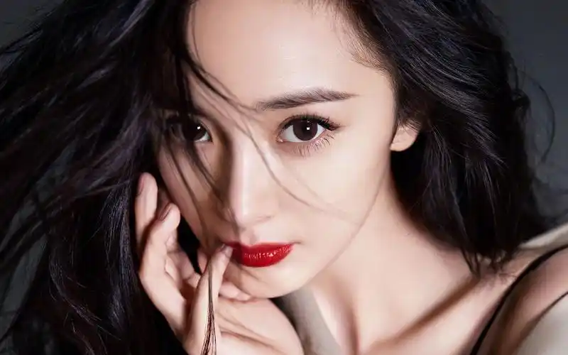 杨幂妩媚性感高清桌面壁纸