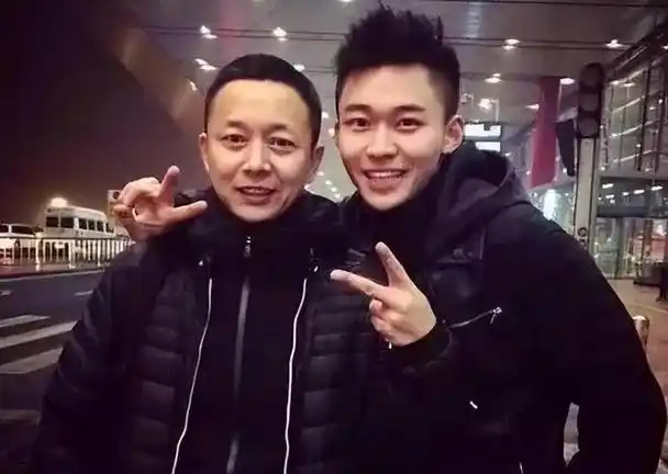 年轻时死活红不起,年纪大了帅翻天,这5位男明星,赢了下半场