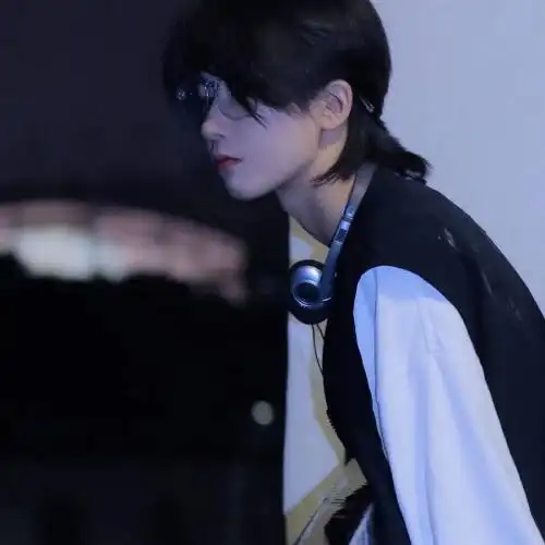 帅哥头像男生侧面帅气冷酷大图