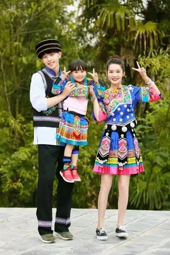 惨被"玷污",年轻貌美嫁给老头,和四个男人有过睡眠关系!